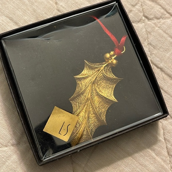 The LS collection gold plated holly leaf ornament. Preowned excellent cond. - Picture 3 of 5